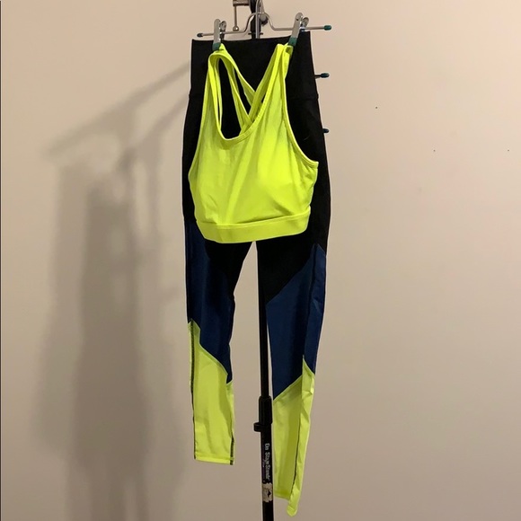 Fabletics crossover back bra - Picture 3 of 3